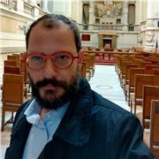 Avvocato in attività con esperienza in diversi settori del diritto offre lezioni e attività di affiancamento allo studio